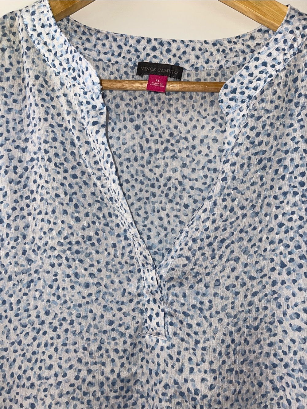 Vince Camuto White Blouse with Light Blue Micro Floral Print - Picture 4 of 6